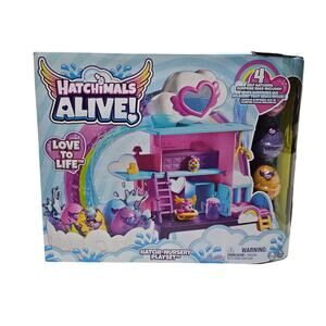Hatchimals Alive! Hatchi-Nursery Playset  4 Mini  Figures NWT